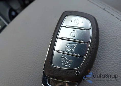 2018 Hyundai Tucson Value z USA, uszkodzony, nr VIN KM8J33A21JU809607